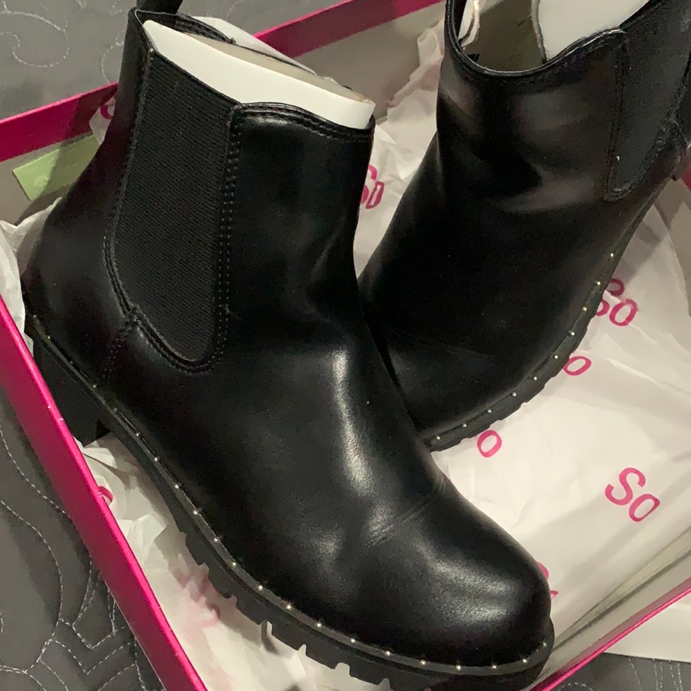 Only worn twice beautiful black bootie 🥾 boots. In great condition